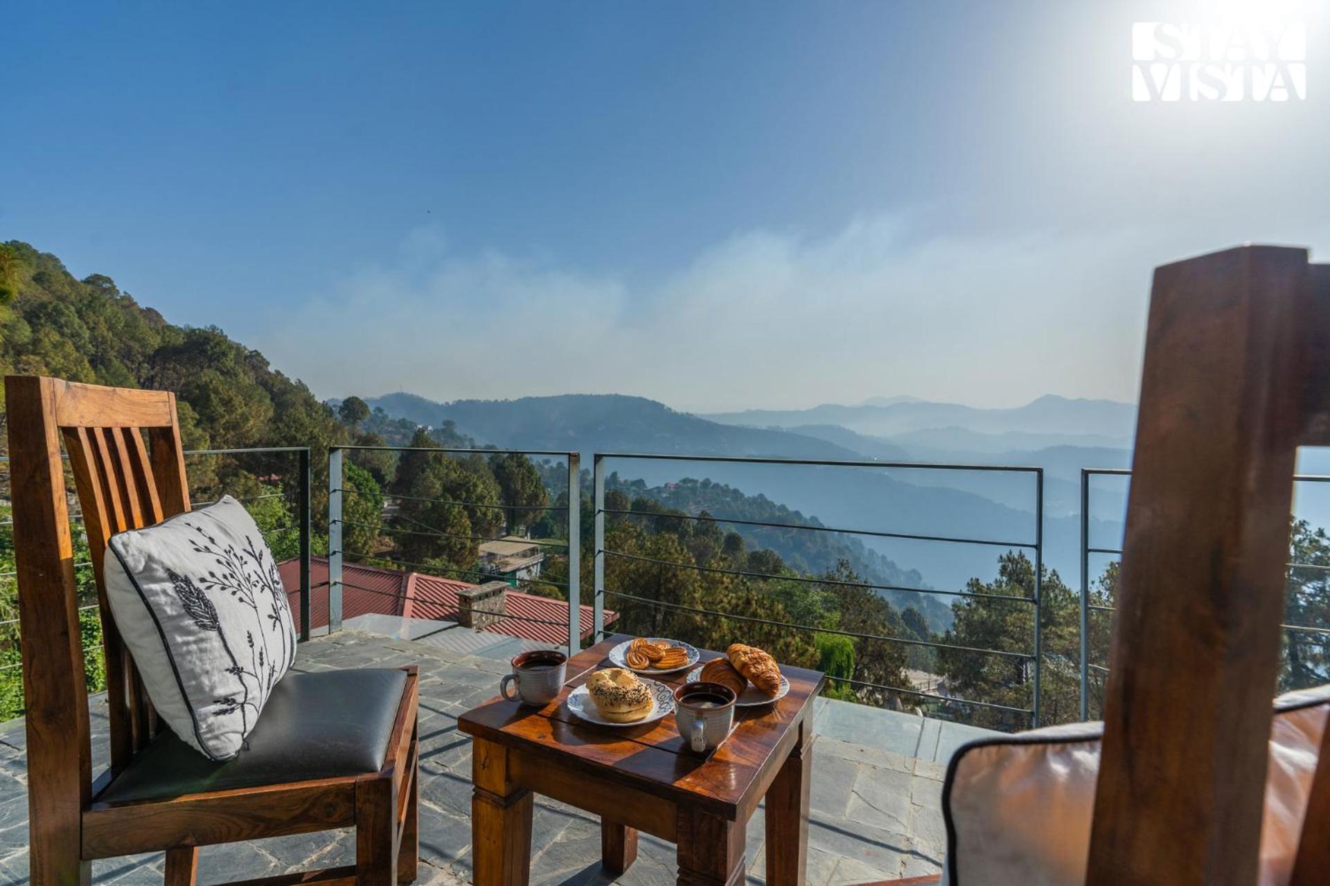 Stayvista At Hillcrest Villa With Valley View, Bonfire And Heater Kasauli Exteriör bild
